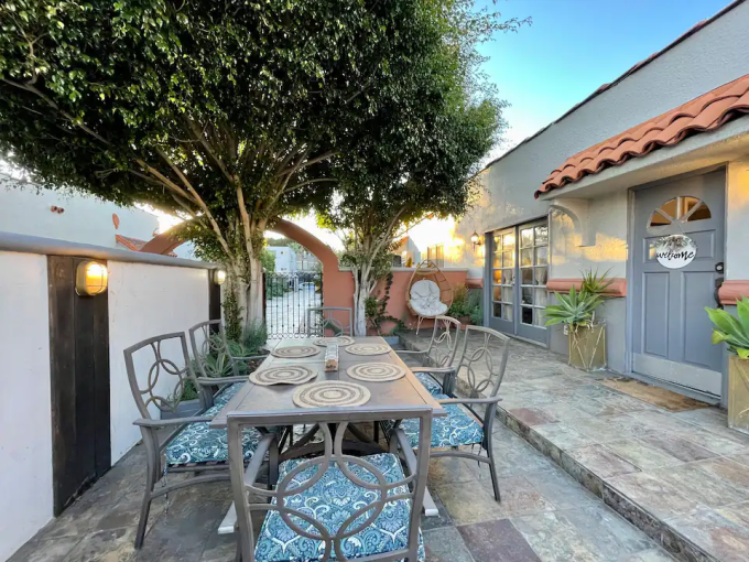 Private Bungalow in WEHO next to Chaplin Cottages